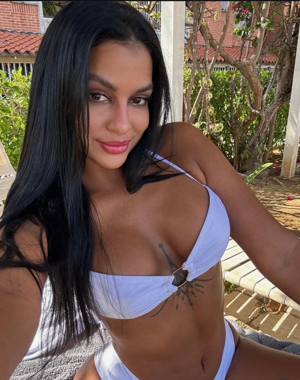 Latina complaciente