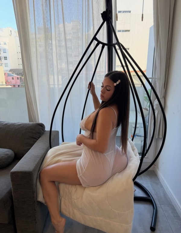 Cariñosa besos apasionados trato de novio Linares