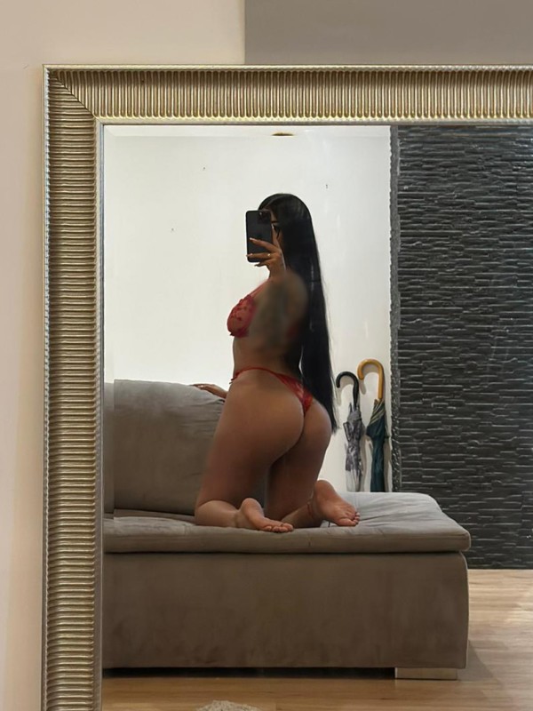Hermosa, candente, cariñosa y con muchas ganas
