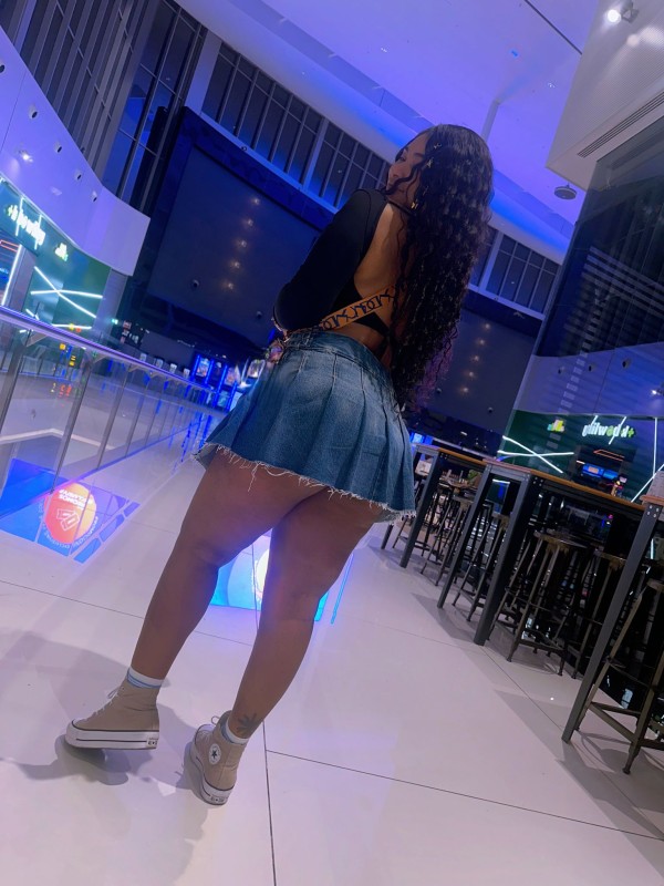 Roquetas 3 chicas  18 años