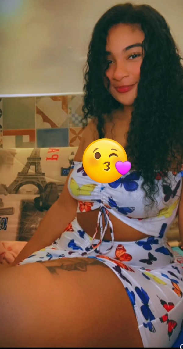 Roquetas 3 chicas  18 años