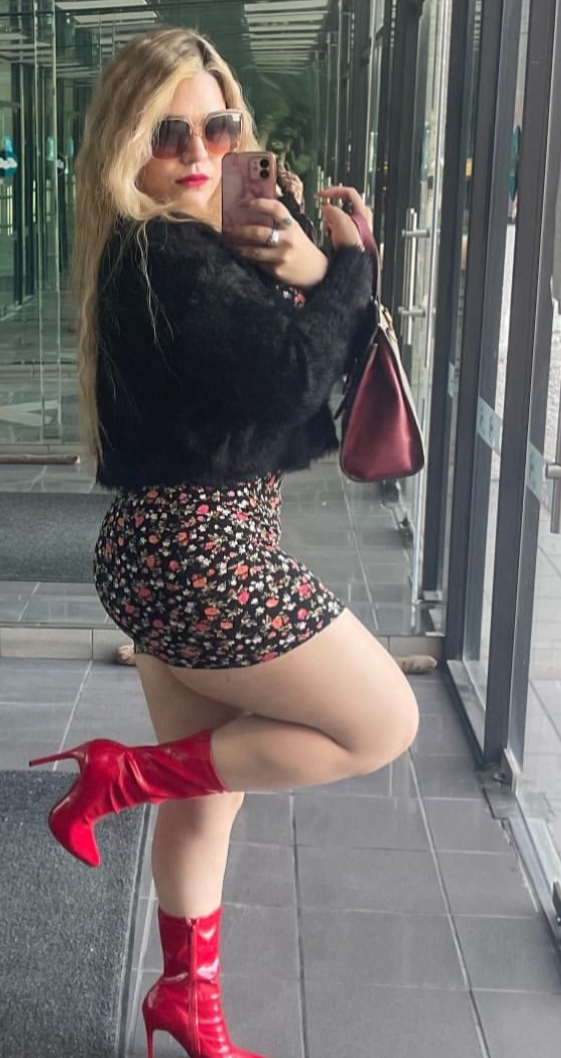 Independiente discreta besos. Lengua salidas