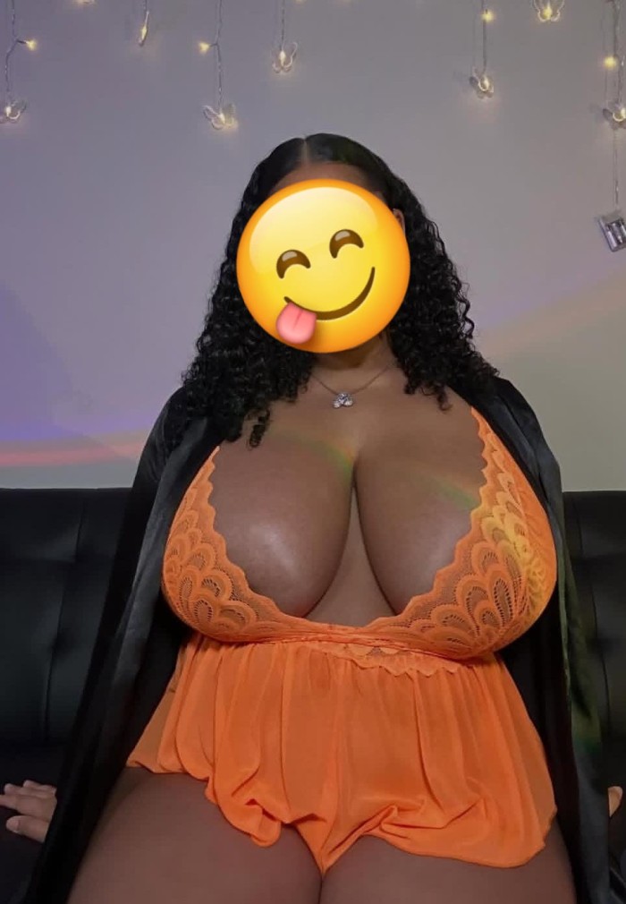 Soy linda tu tetona favorita