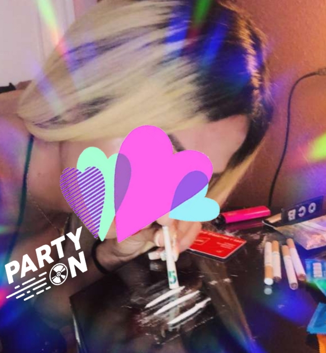 Amanda lista para acompañar tu fiesta Morbo placer