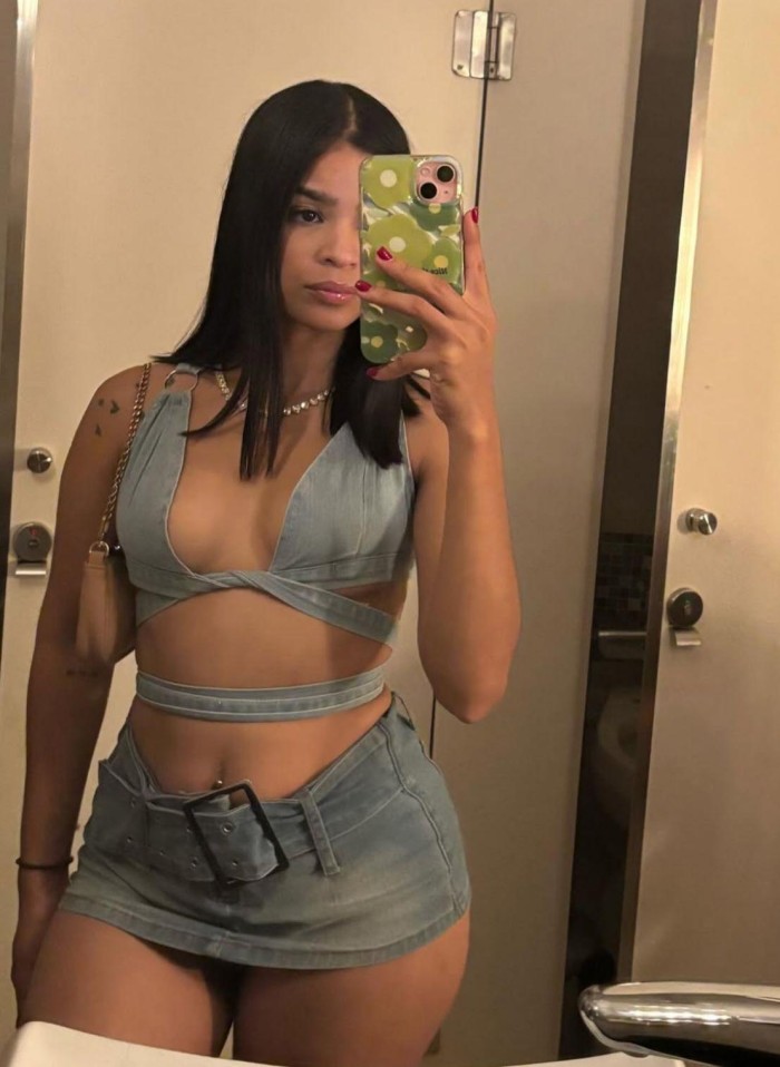 Hola, cariño soy mía, una cubana con muchas gana