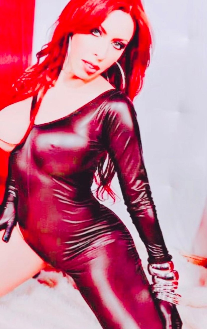 DANIELA MIRANDA , DULCE Y TRAVIESA EN CORUÑA