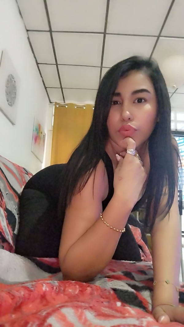 Hola mis amores llegó tu chica latina morbosa g***