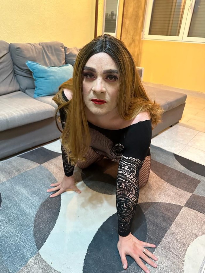 Trans gordita cachonda y experta mamadora de pollas