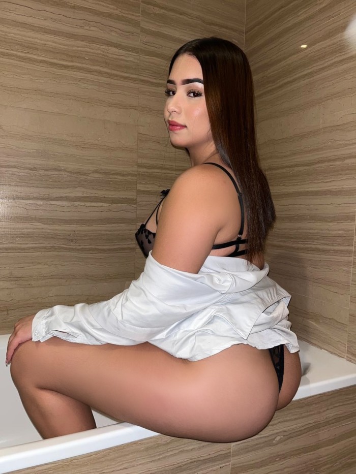 Dulce jovencita con ganas de pasarlo genial