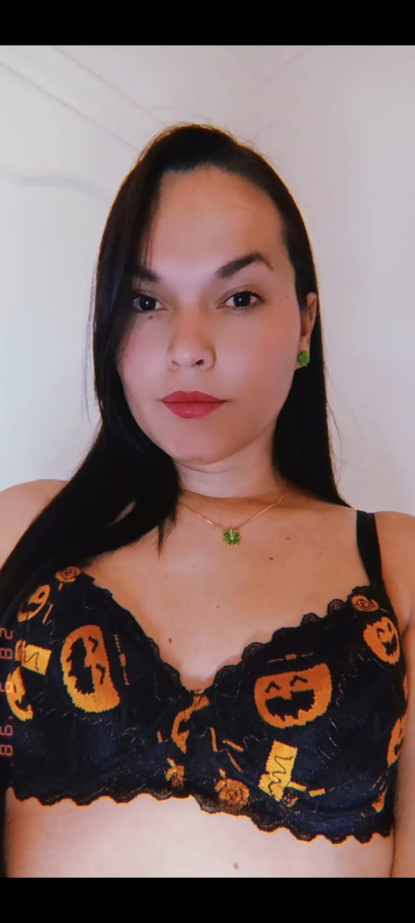 GUARRILLA MORENA CHUPA POLLAS, CHICA TRANS