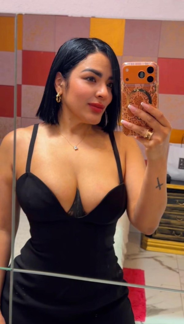 SAMANTHA NOVEDAD, MUY CALIENTICA… SOLO SALIDAS