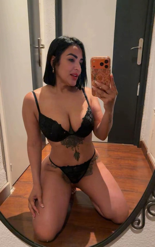SAMANTHA NOVEDAD, MUY CALIENTICA… SOLO SALIDAS