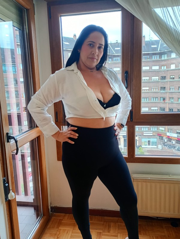 SOY SILVIA CUERPAZO PECHAZOS LA HERMOSA NUEVA