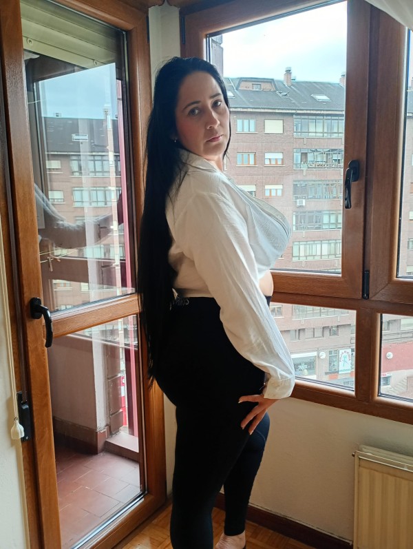 SOY SILVIA CUERPAZO PECHAZOS LA HERMOSA NUEVA