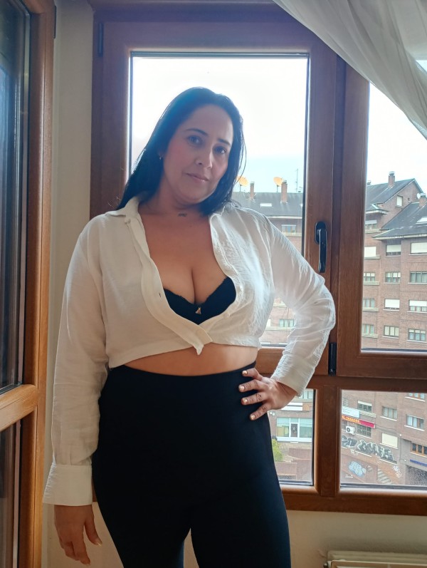 SOY SILVIA CUERPAZO PECHAZOS LA HERMOSA NUEVA