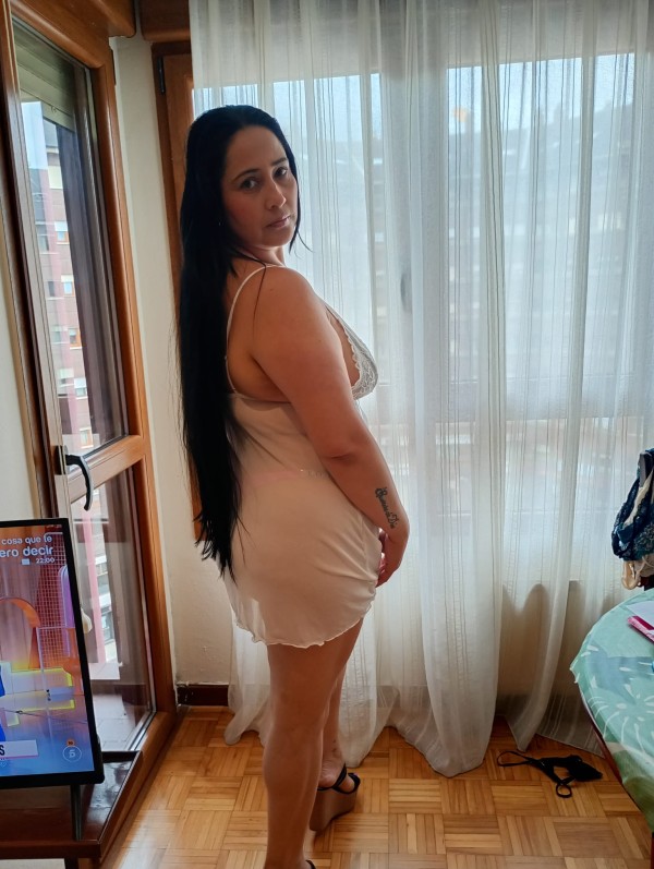SOY SILVIA CUERPAZO PECHAZOS LA HERMOSA NUEVA