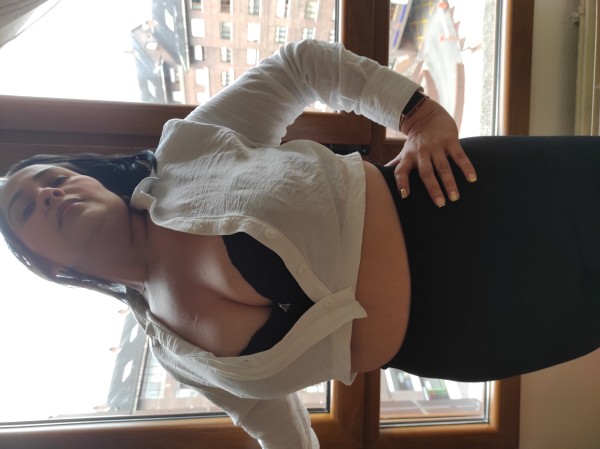 SOY SILVIA CUERPAZO PECHAZOS LA HERMOSA NUEVA