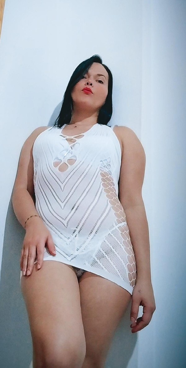 SUMISA Y COMPLACIENTE POLLONA