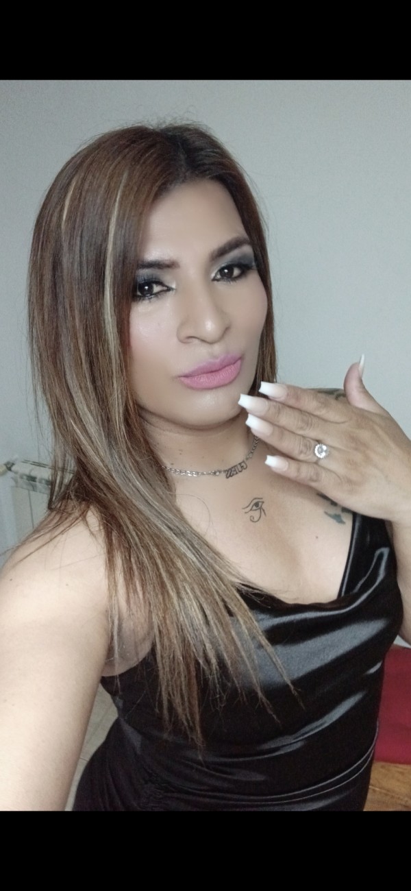 Jennifer fiestera y cañera
