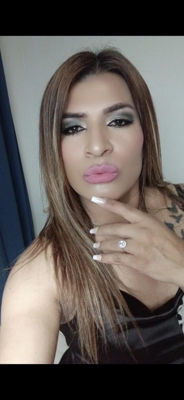 Jennifer fiestera y cañera