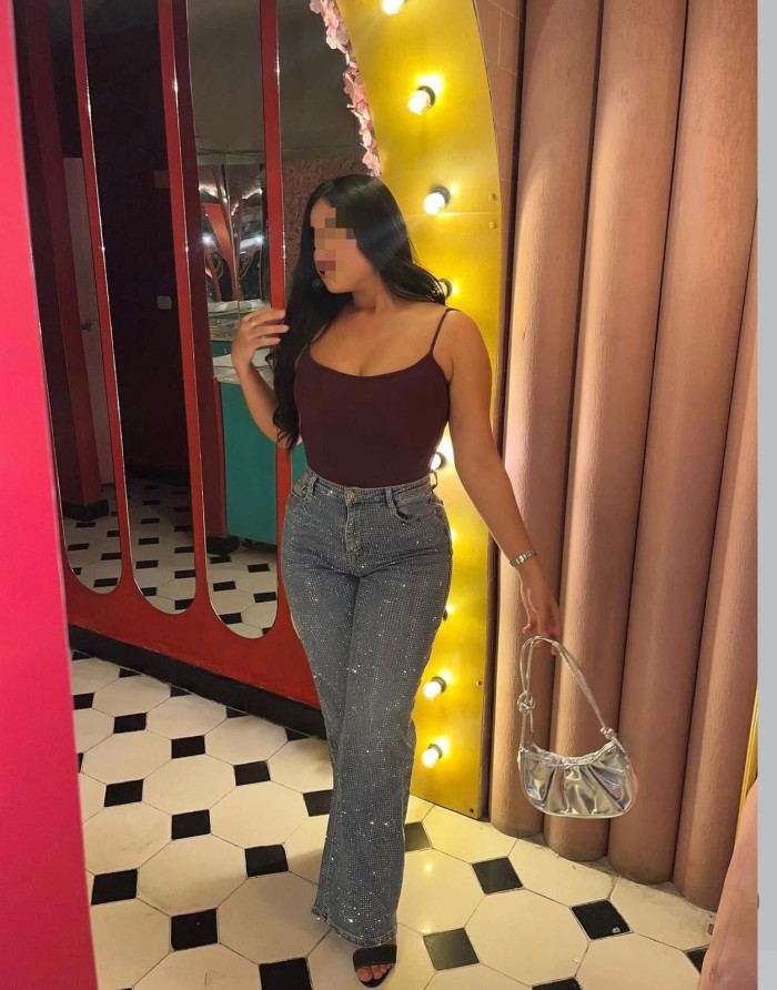 SUPER TETONA CAÑERA CUERPO EXPLOSIVA MUY TRAGONA