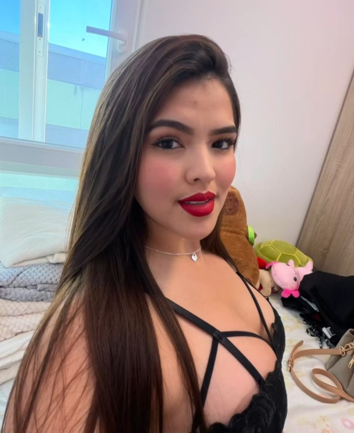 Pareja español y latina vamos a domicilio