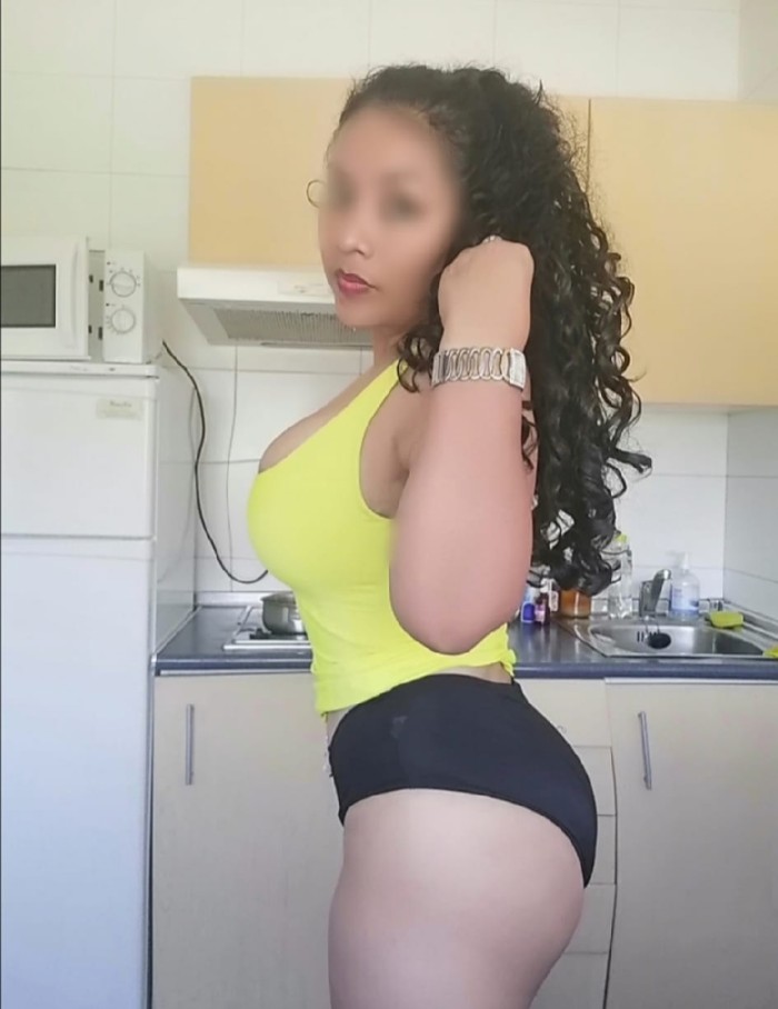 Morena sensual pechos grandes 150 natural