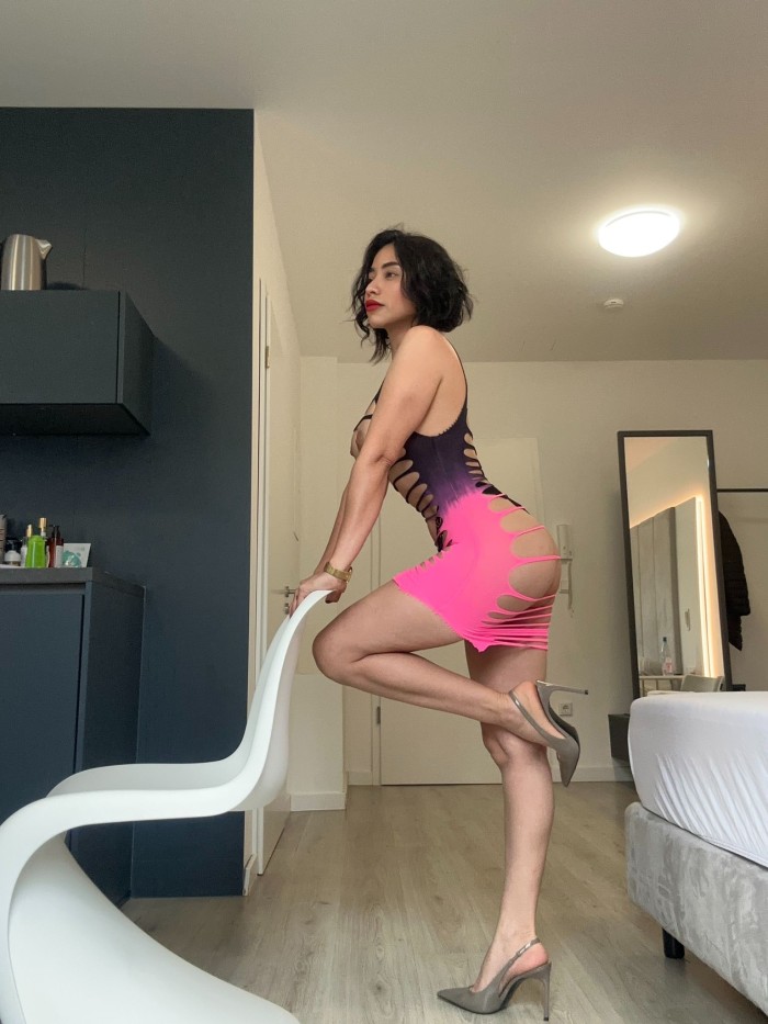MORENA COLOMBIANA HAGO TODOS LOS SERVICIOS