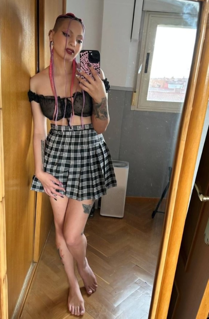 JOVENCITA DELICIOSA IMPLICADA DESEOSA DE PLACER