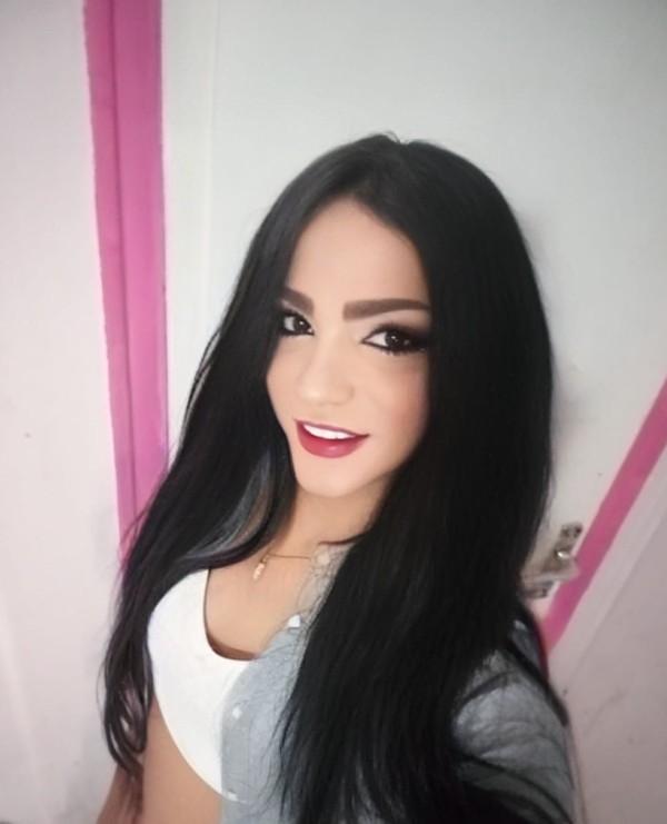 chica trans femenina versátil  disponibles  en Manresa