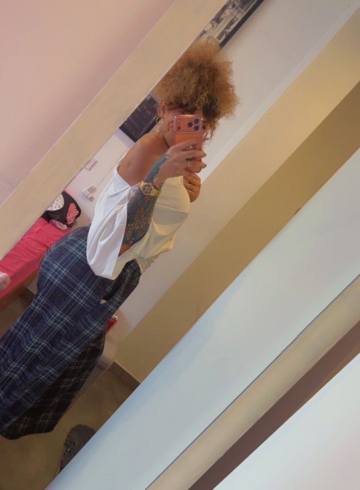 Noa chica transexual súper femenina