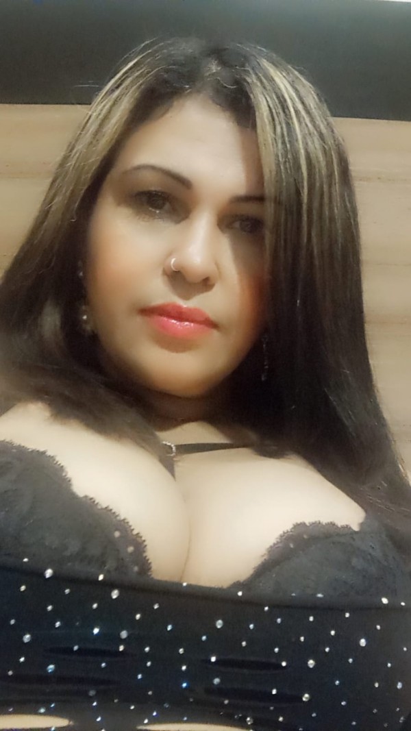 SOY SU AMANTE SU PERRA LA REINA TRAGONA ERANDIO
