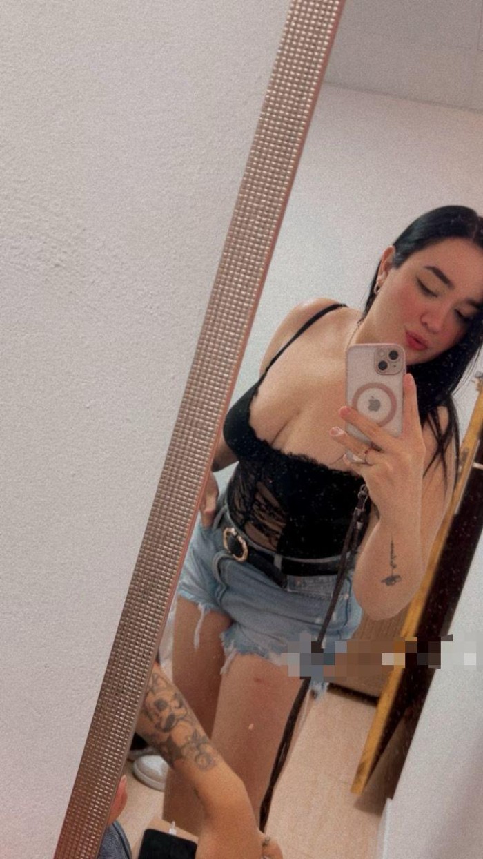 CHICA ARDIENTE CON GANAS DE UNA RICA POLLA