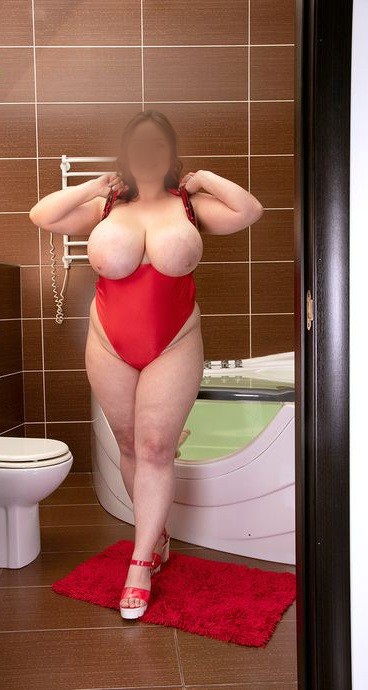 HOLA AMOR SOY KAROLINA HERMOSA CON UN PAR DE TETAS