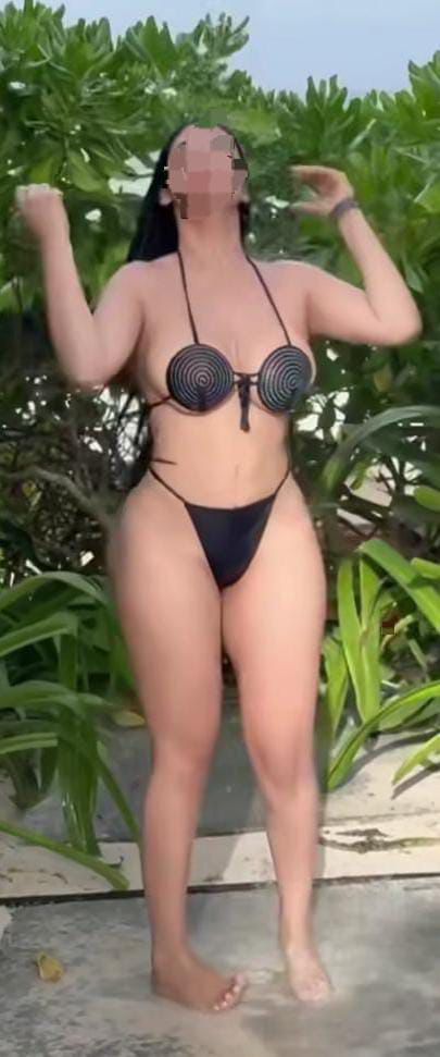 ARDIENTE CON GANAS DE POLLA