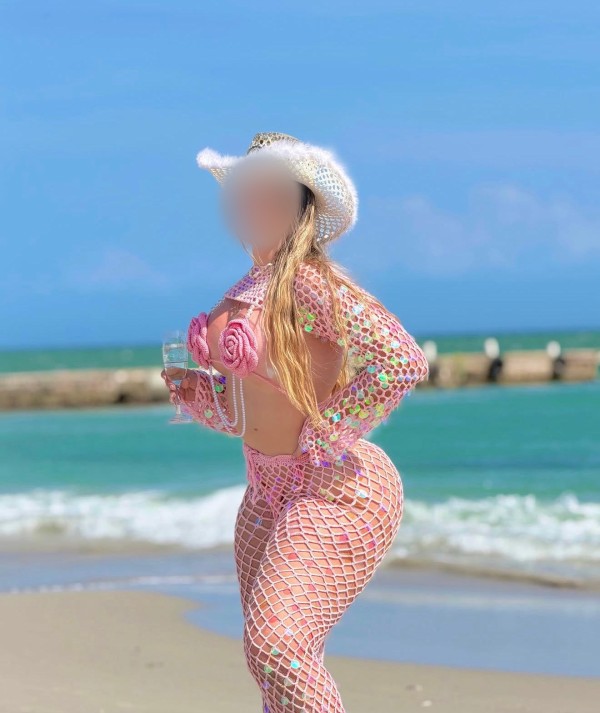 MELANY LATINA DE VUELTA A PLAMA