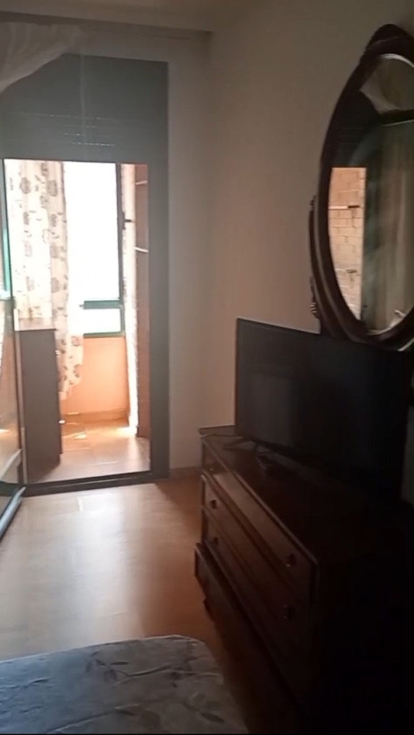 Habitación disponible para chicas tranquilas