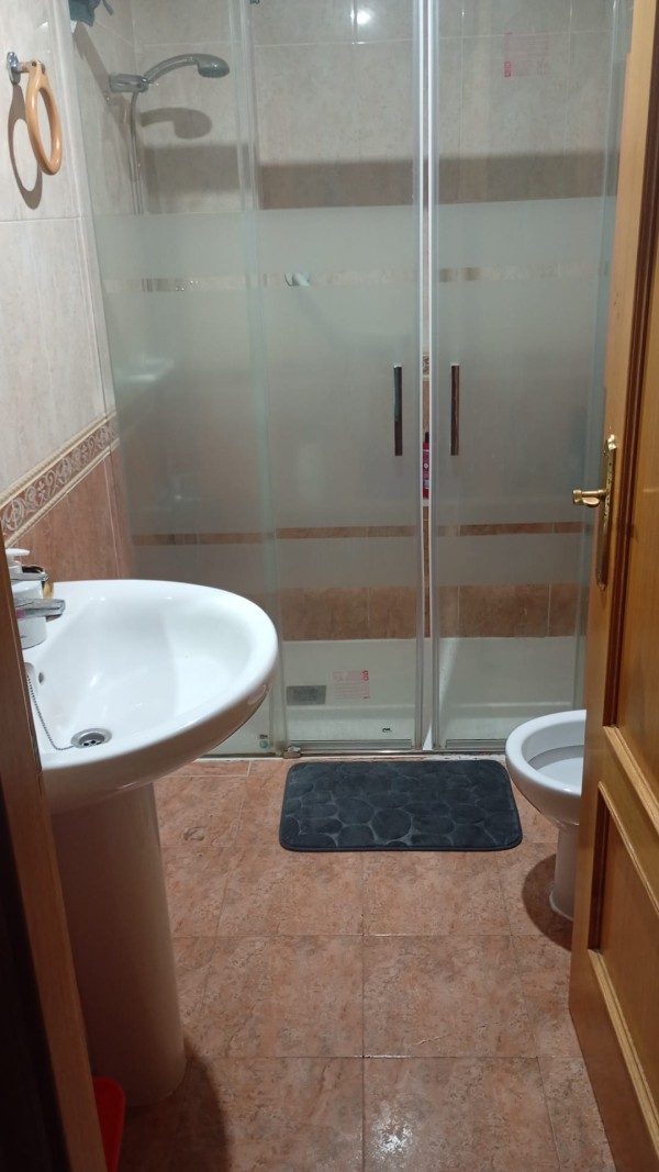 Habitación disponible para chicas tranquilas