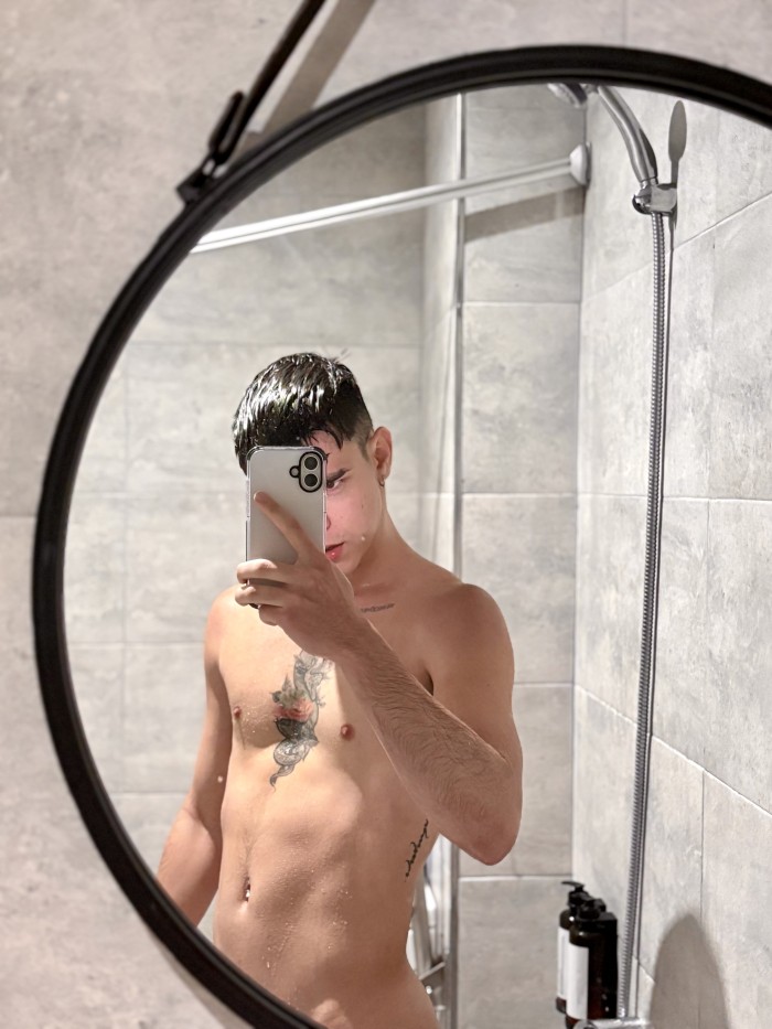 SEBAS NIÑATO CON PISO PRIVADO EN CHUECA