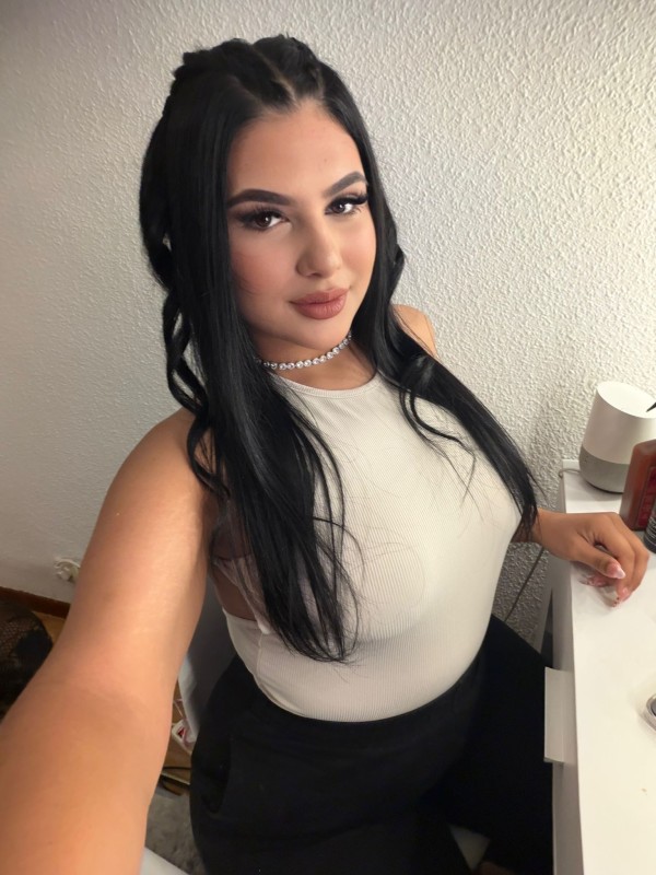 Carita linda, coñito pequeño complaciente en Girona centro