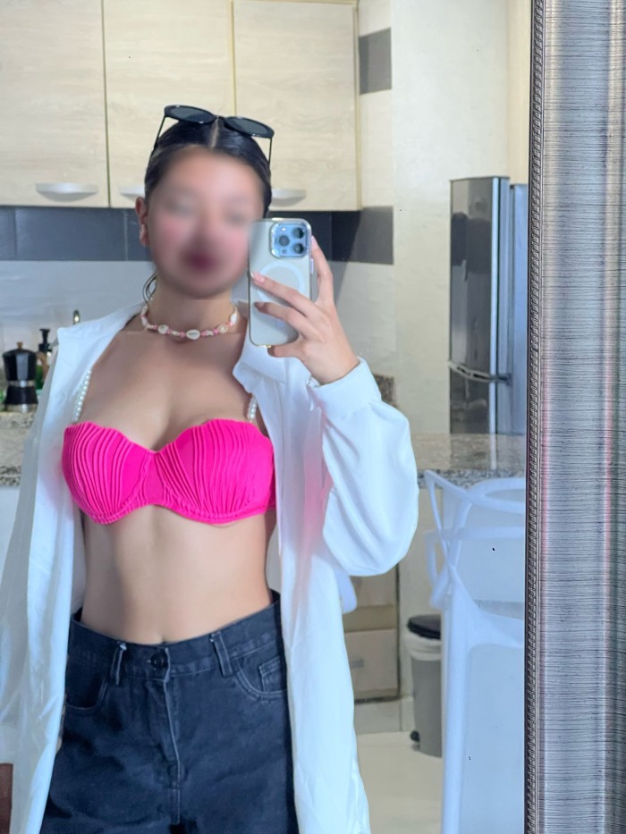 Bebé juguetona 22 añitos fotos reales cariñosa