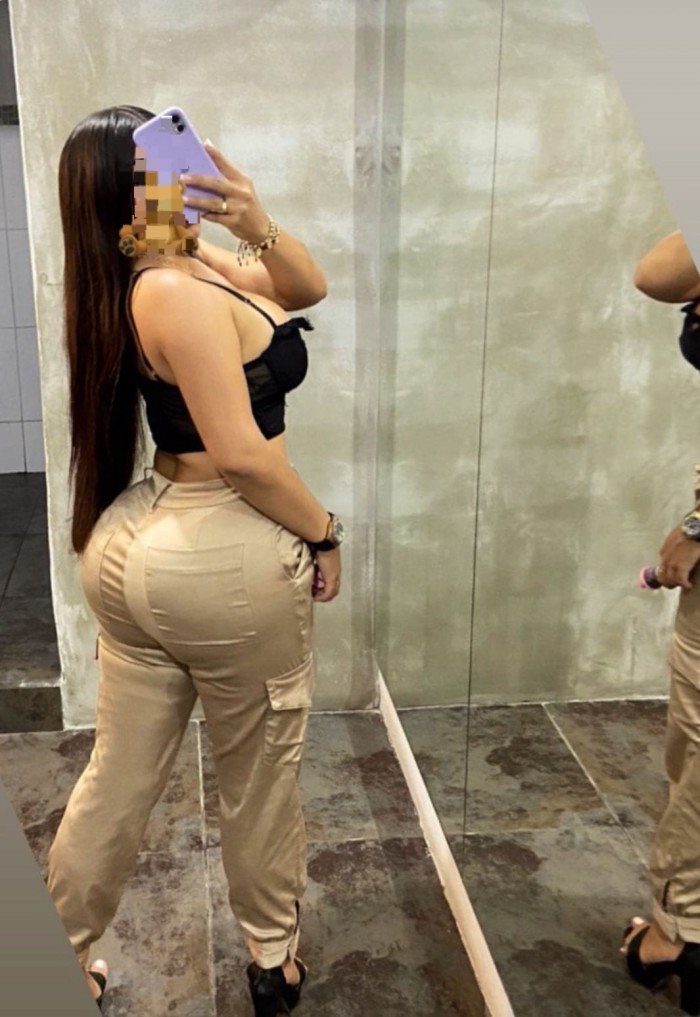 DELICIOSA IMPLICADA CACHONDA COMPLACIENTE
