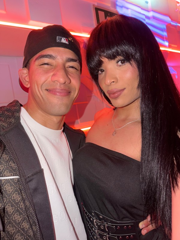 PAREJA DE NIÑATOS FIESTEROS Y DOMINANTES