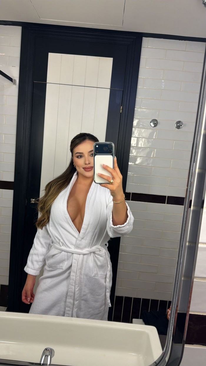 Jovencita cariñosa en Barcelona solo salidas