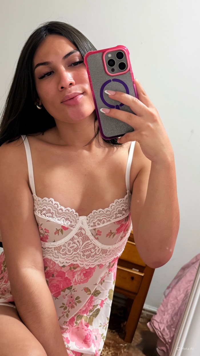 Agatha una nena trans de 20 años pollona y buen culo