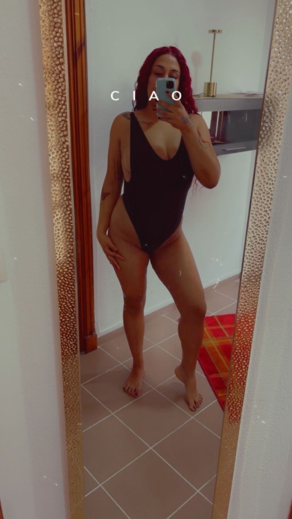 MÓNICA, DOMINICANA MUY GOLFA