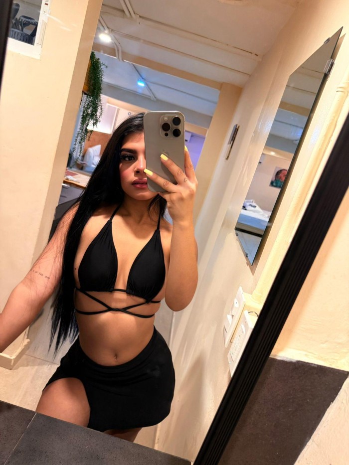 LATINA DELGADITA FIESTERA PASIONAL Y ARDIENTE!!