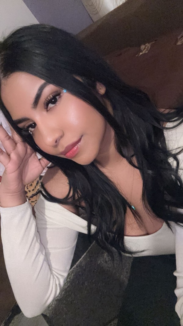 LAURA COLOMBIANA 25 AÑITOS MORENITA PECHO NATURAL XL 24 HORAS DIVERSIÓN