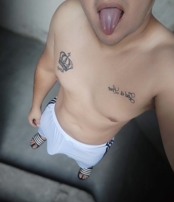 CHAVAL CON POLLA GRANDE BUENORRO CON PISO PROPIO