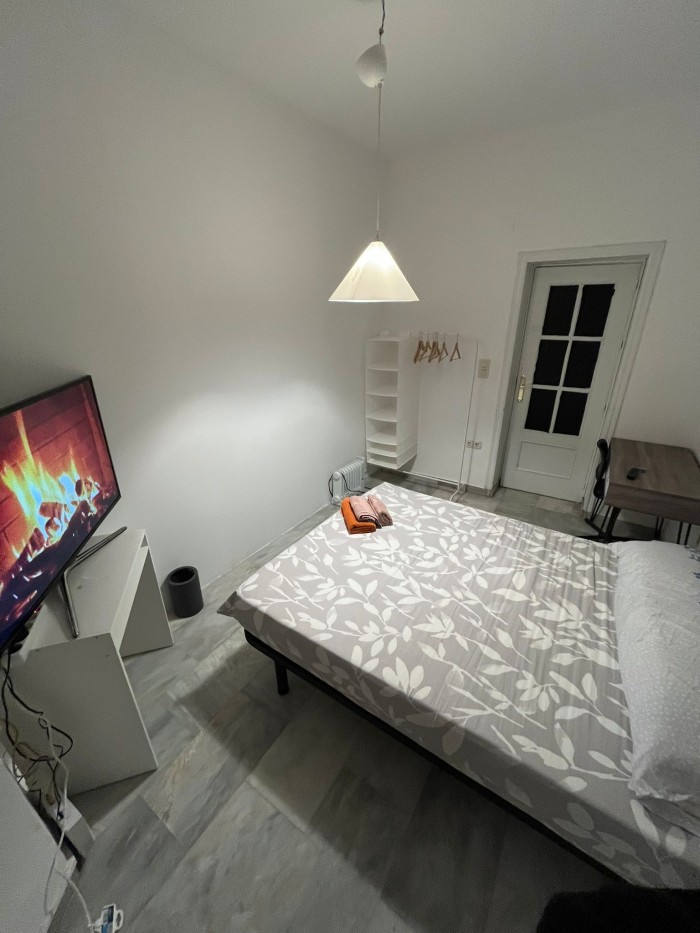 OPORTUNIDAD: SE ALQUILAN HABITACIONES EN GRANADA